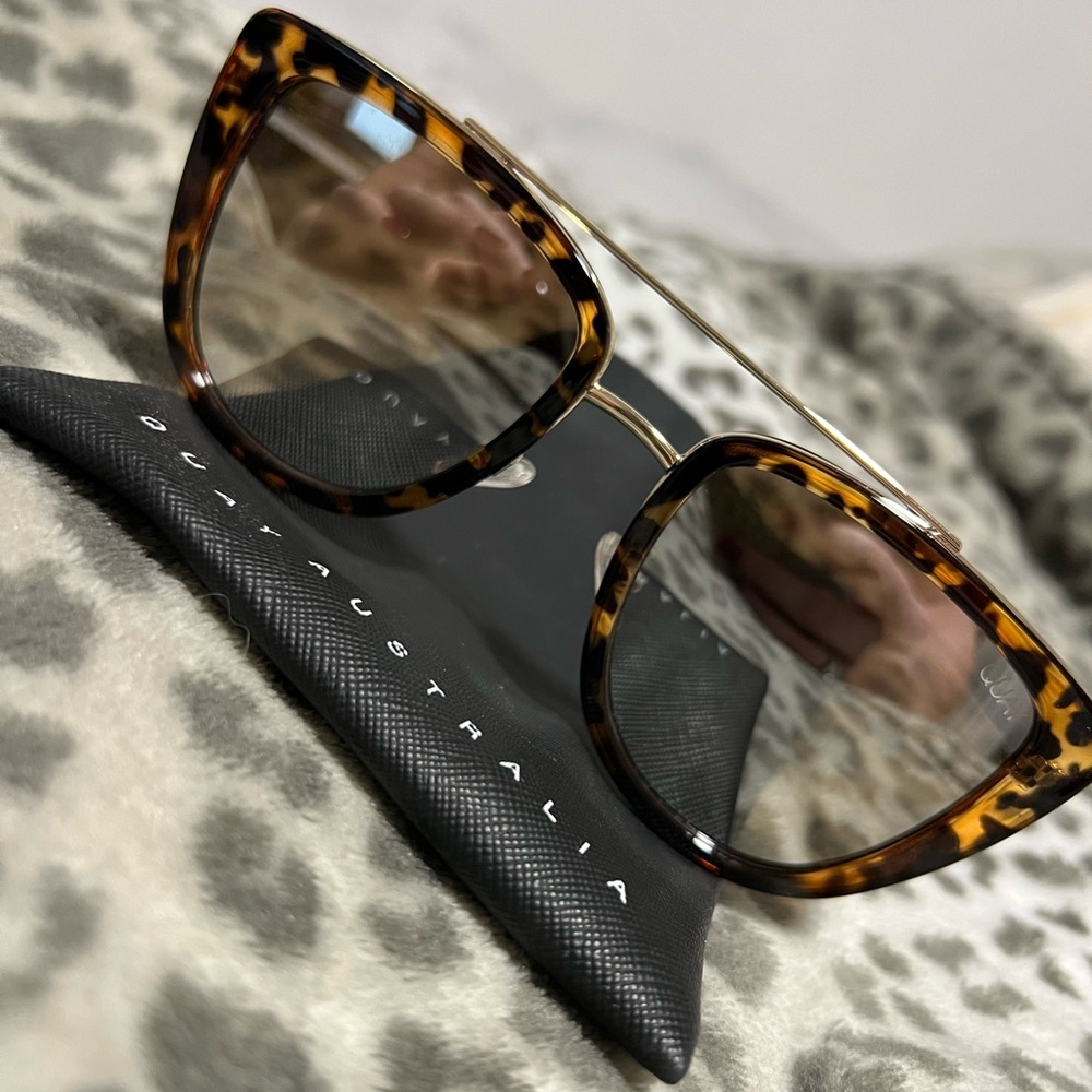 Never worn Quay sunglasses